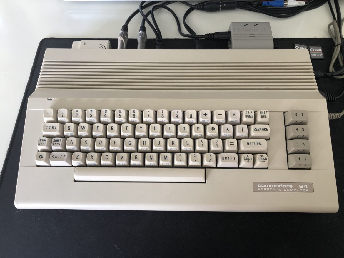 Commodore 64C Personal Computer (PAL/85xx Version)